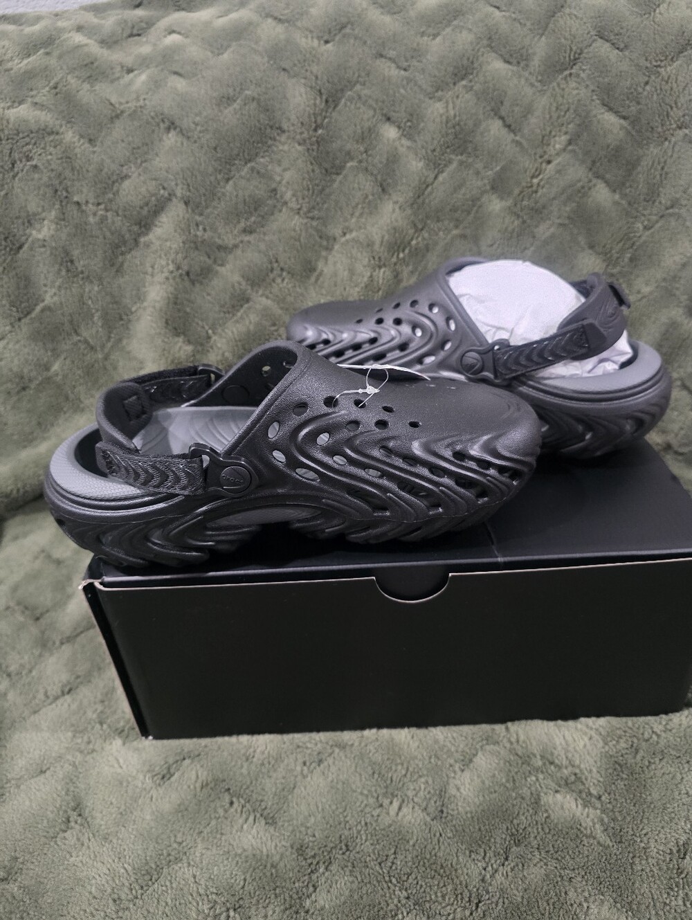 CROCKS UNISEX ECHO 11 CHROME BLACK M6/W8.   M5/W7.    M10/W12